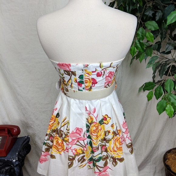Strapless Floral Patterned Dress - Picture 2 of 7